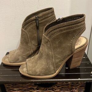 Vince camuto open toed booties size 8